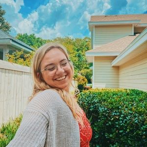 Meet your Posher, Christina